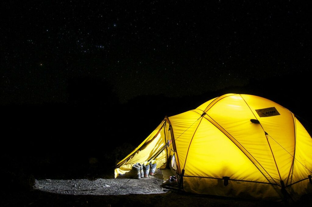 Leichtes Zelt im Sternenhimmel Welches Zelt für Radreise Unterschlupf für Fahrradtour