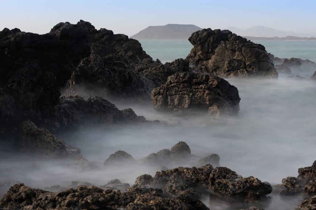 Küste Felsen Nebel Welche Wanderschuhe für Fuerteventura Der richtige Schuh für jede Tour