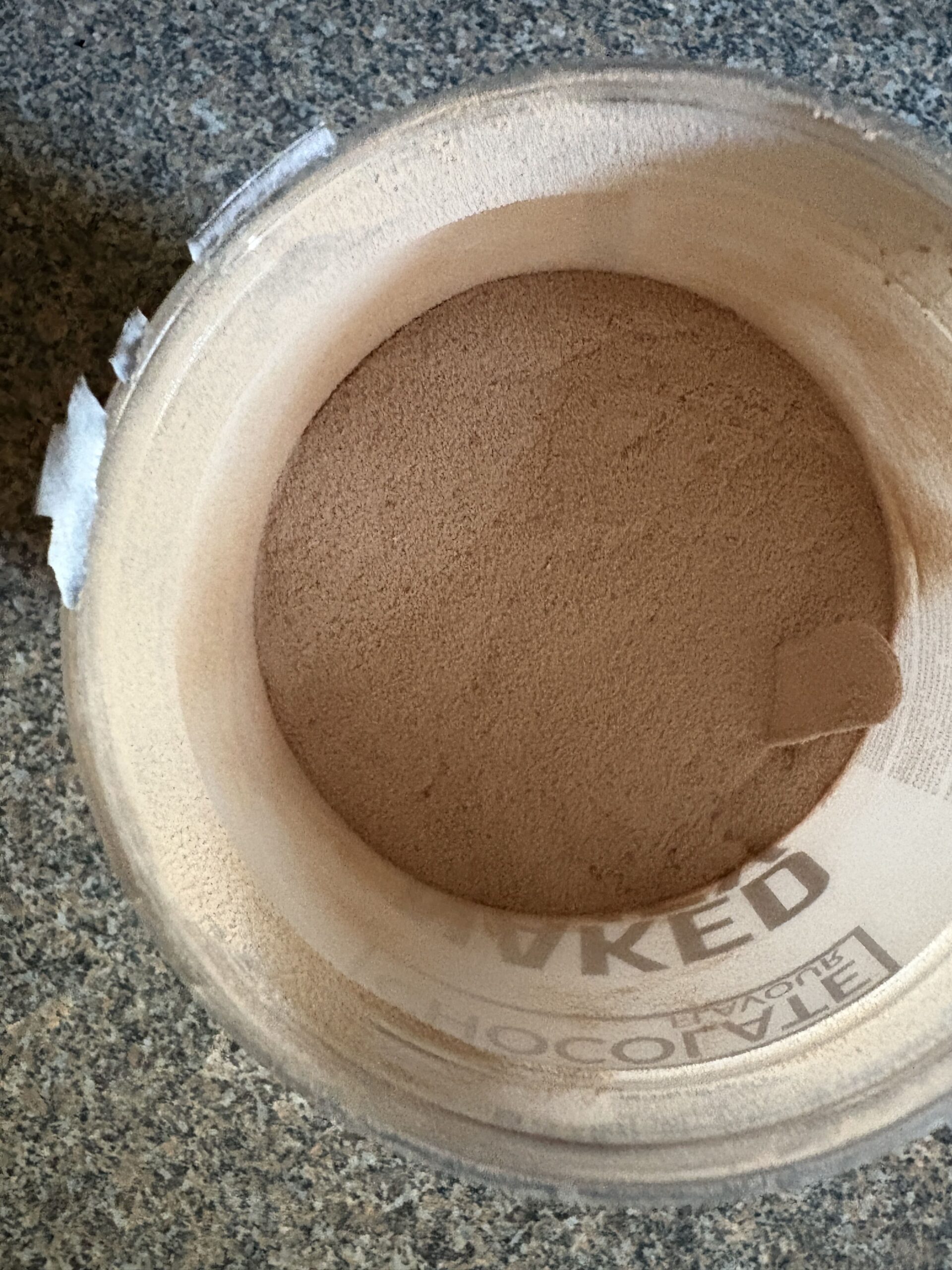 Naked Nutrition Chocolate Flavour 450g Pulver Nahaufnahme